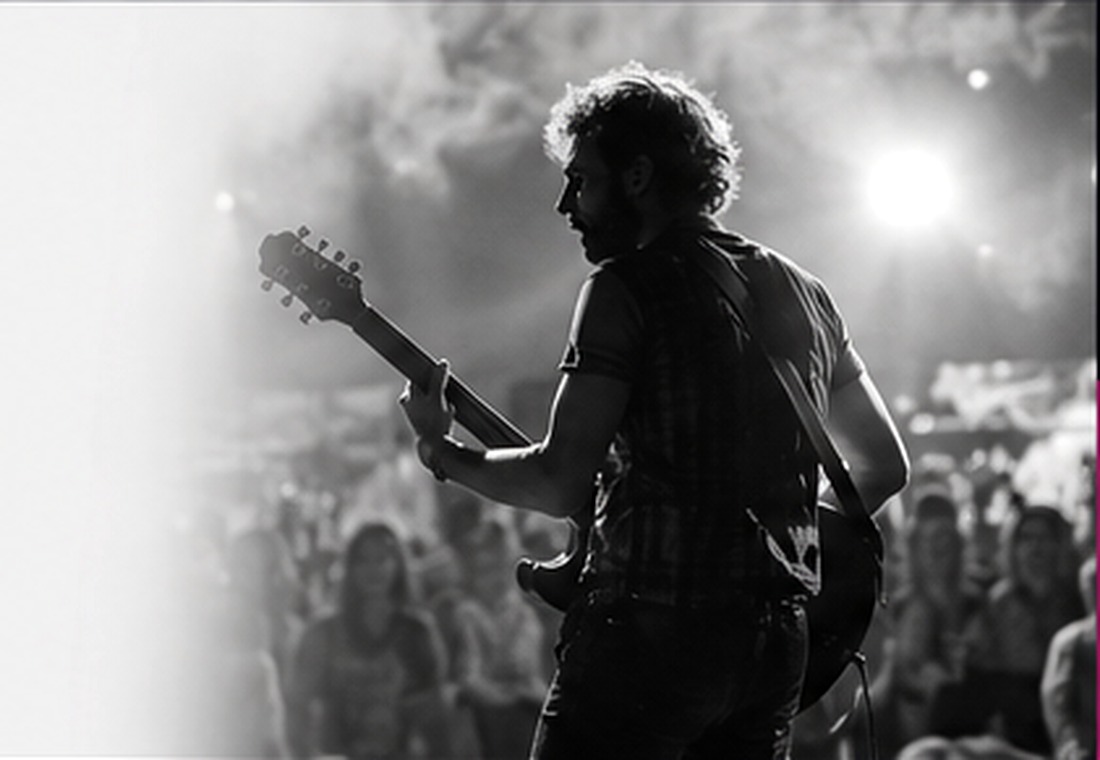 Guitariste sur scène, visuel d'ambiance